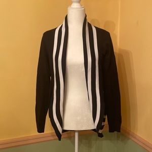 BLACK OPEN SWEATER WITH ALL AROUND WHITE STRIPE BIRDER